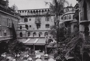 Kalifornien: Riverside, Patio Dining Room på Glenwood Mission Inn (s/v foto) av American Photographer (after)
