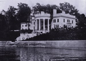 Charles A Platt: Gwinn, Lake Front (s/v foto) av American Photographer (after)