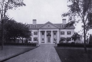 Charles A Platt: Villasera, The East Elevation (s/v foto) av American Photographer (after)