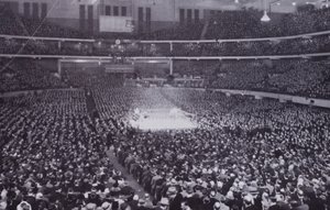Chicago: Chicago Stadiums interiör under en boxningsutställning (s/v foto) av American Photographer (after)