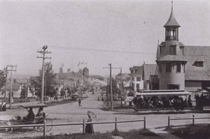 Old Orchard Beach, Maine: Old Orchard med utsikt mot stranden (s/v foto) av American Photographer (after)