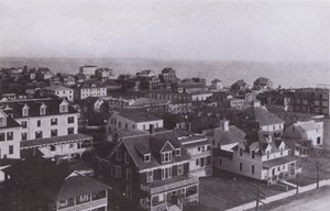 Old Orchard Beach, Maine: Byn ser österut från Old Orchard House (s/v foto) av American Photographer (after)