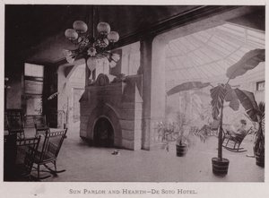 Sun Parlour and Hearth, De Soto Hotel (s/v foto) av American Photographer (after)