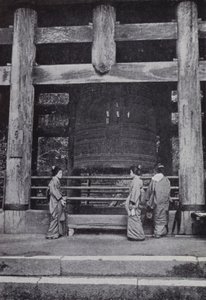 Den stora klockan i Chiou-Ju-templet (s/v foto) av American Photographer (after)