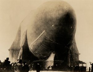 Walter Wellman återvände till Spetsbergen med Amerika i juni 1907 (s/v foto) av American Photographer (after)