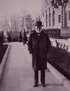 Andrew Carnegie utanför sin herrgård på Fifth Avenue, New York av American Photographer