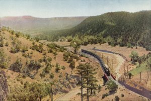 Apache Canyon, mellan Las Vegas och Lamy, New Mexico (färgad bild) av American Photographer