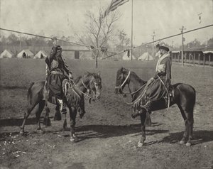 Arabiska Spearmen of the Wild East Show av American Photographer