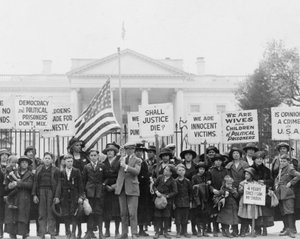 Barn i Vita huset vädjar till presidenten för frigivning av politiska fångar, 1922 (s/v foto) av American Photographer