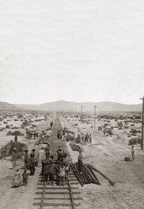Konstruktion 1869 av Central Pacific Railways - Nevada - Arbetare som byggde järnvägslinjerna för Central Pacific Company för att bygga den första nordamerikanska transkontinentala järnvägen. (Central Pacific Railroad company) av American Photographer