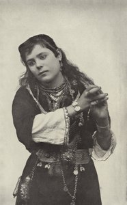 Dansande flicka på gatan i Kairos teater av American Photographer