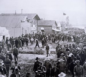 Dawson City under guldrushen i Klondike (1897-98) 1898 (svart/vitt foto) av American Photographer