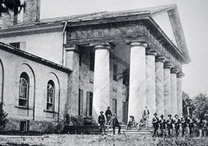 Federala trupper ockuperar Robert E. Lees herrgård, Arlington House (s/v foto) av American Photographer