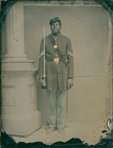 Henry F. Steward, Sergeant i 54:e Massachusetts Volunteer Infantry Regiment, 1863 (handfärgad kvartsplatta ambrotyp) av American Photographer