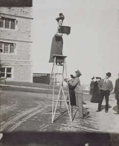 Jessie Tarbox Beals (1871-1942) at the Louisiana Purchase Exposition, 1904  av American Photographer