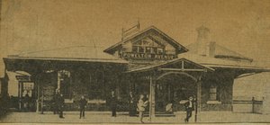 Tidningsurklipp: Powelton Avenue Station, Pennsylvania, USA, 1896 (fotografiskt tryck) av American Photographer