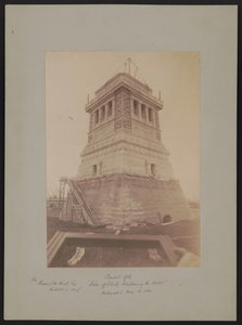 Piedestal av "Frihetsgudinnan som upplyser världen", designad av Richard Morris Hunt, under konstruktion, 16 maj 1886 av American Photographer