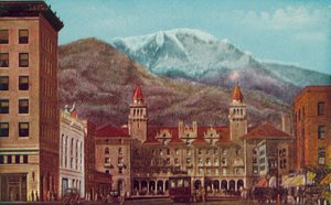 Pikes Peak Avenue, Colorado Springs, Colorado, Pikes Peak i fjärran (färgfoto) av American Photographer