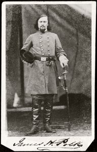 Porträtt av en soldat (svartvitt foto) av American Photographer