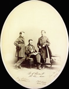 Signerat fotografi av Ulysses S. Grant och hans medhjälpare, Orville E. Babcock och Adam Badeau, i militäruniform, ca 1865 av American Photographer