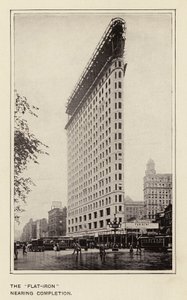 "Flat-Iron" nästan färdigbyggd (svartvitt foto) av American Photographer