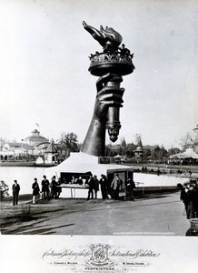 Frihetsgudinnans hand och fackla, 1876 av American Photographer
