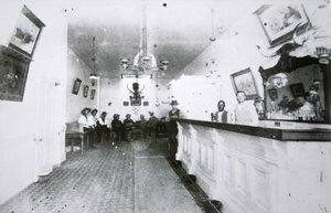 The Long Branch Saloon, Dodge City, Kansas, ca 1880 (s/v foto) av American Photographer