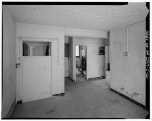 Typisk 2-rumslägenhet med tvättanslutning i entré. - Techwood Homes, Building No. 6, 465 Techwood Drive & 119-125 Hunnicutt Street, Atlanta, Fulton County, GA av American Photographer