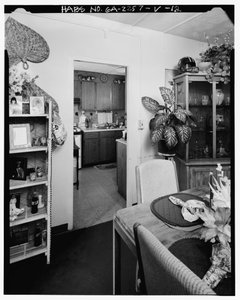 Typisk interiör, matsal som leder till kök. - Techwood Homes, byggnad nr 18 av American Photographer