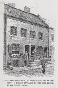 Ett hyreshus på Hamilton Street känd som "Skeppet", 1, smal ingång på baksidan som leder till Garret-rummen (litho) av American School