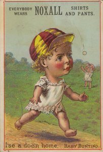 Baby springer bär baseballhatt av American School