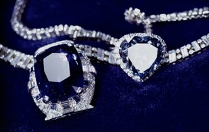 Bismarck-halsband och Empress Eugenies (1826-1920) ring (diamant, safir och platina) av American School
