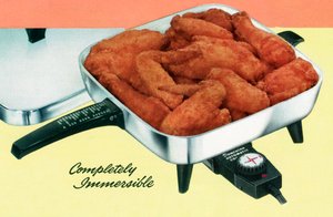 Stek kyckling i en retro elektrisk panna av American School