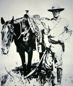 Theodore Roosevelt med sin häst, ca 1885 (litho) av American School