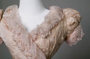 Trousseau klänning av American School