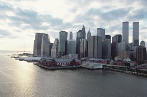 Utsikt mot finansdistriktet över East River av American School