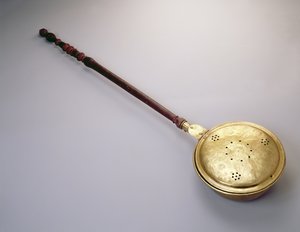 Värmepanna, troligen från Boston, 1780-90 (mässing & lönn eller björk)