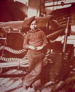 Ung "Powder Monkey" (s/v fotografi) av American School