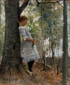 Flicka i en lövskog