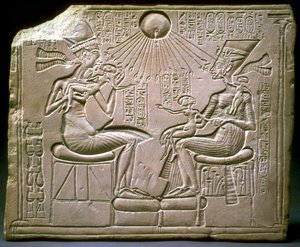 Kungafamiljen: Akhenaten, Nefertiti och deras barn, ca 1350 f.Kr