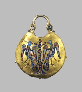 Guldhänge Kolt, 1100-1200-tal