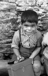 BABY MED LÅSKORT I ENTRÉ I SKOLAN, Melissa av Ando Gilardi