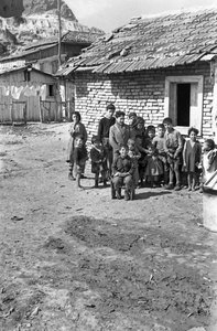 CROTONE - GRUPP AV BARN av Ando Gilardi