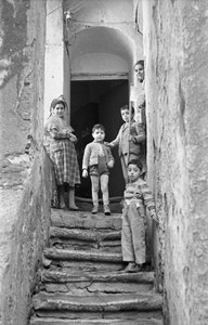 CROTONE - PÅ TRAPPAN av Ando Gilardi