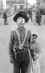 MASKINER I CROTONE, Crotone av Ando Gilardi