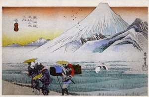 Geografi. Japan. Hara, Fujiberget på morgonen (13:e stationen). Träsnitt av Hiroshige i: Femtiotre stationer på Tokaido (1833-1834). Vykort, Japan, ca 1900 (vykort) av Ando or Utagawa (after) Hiroshige