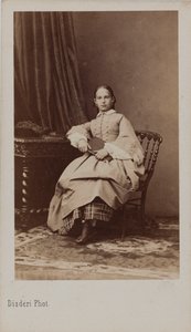 Porträtt av prinsessan Eugenia Maximilianovna av Leuchtenberg 1845-1925, ca 1865. av Andre Adolphe Eugene Disderi