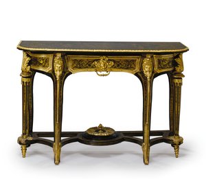 Ett av ett par matchade Louis XIV bryggbord, c.1710 (ormolu monterade & Boulle mässing inlagt sköldpaddsskal) (se även 469014 och 469015)