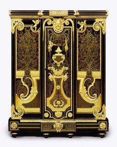 En Louis XIV ormolu-monterad petite armoire, 1700-10