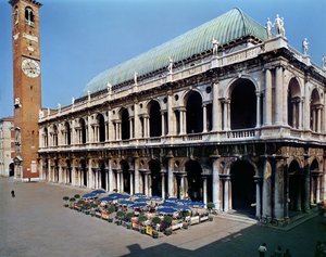 Utsikt över fasaden av Basilica Palladiana, byggd 1549-1614